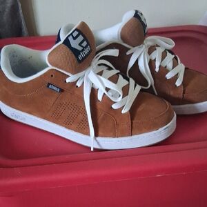 Etnies Men's Tan Suede Sneakers